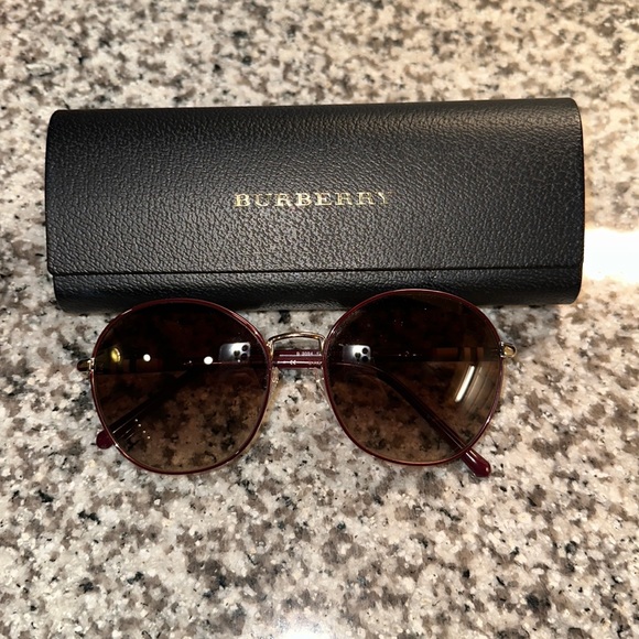 Burberry sunglasses - Picture 1 of 4